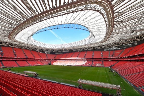 Das San Mames stadium in Bilbao 2020. Das Vollsitzer-Fußballstadion San Mames in Bilbao, auch bekannt als La Catedral (Die Kathedrale), wurde am 16. September 2013 eingeweiht und ersetzt das "alte" San Mames als Heimat der Fußballmannschaft von Athletic Club Bilbao. Das Stadion wird vier Spiele während der UEFA Euro 2020 Fußballmeisterschaft austragen. (Photo by ANDER GILLENEA / AFP)