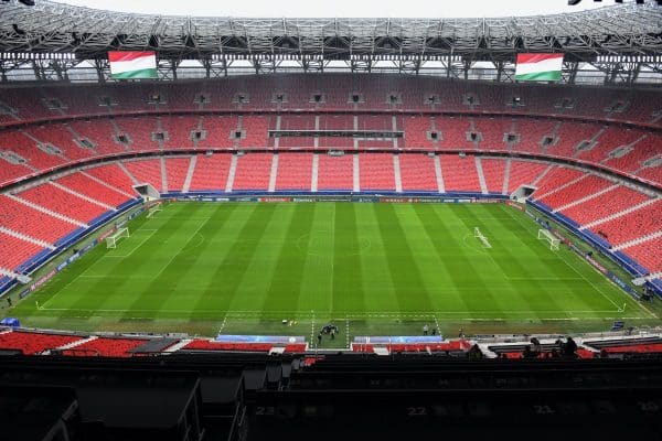 Eine Gesamtansicht vom 3. November 2020 zeigt das neue Fußballstadion Puskas Arena in Budapest, Austragungsort der UEFA-Europameisterschaft 2020-2021. (Foto: ATTILA KISBENEDEK / AFP)