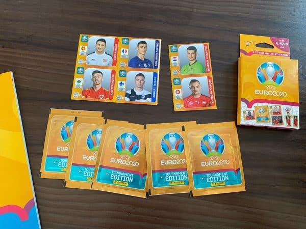 Wie sehen die neuen Panini Sticker zur EM 2021 aus?